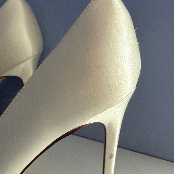 Nine West Ivory/Cream Satin Bow Heels – Bridal & Special Occasion - Picture 10 of 10